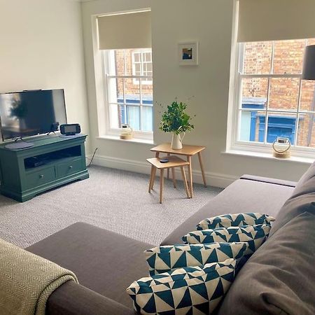 Lovely 2 Bedroom Apartment In 머치웬록 외부 사진