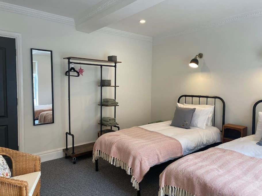 Lovely 2 Bedroom Apartment In 머치웬록 외부 사진