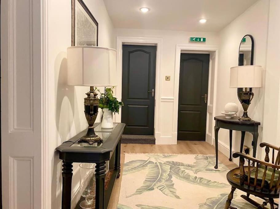 Lovely 2 Bedroom Apartment In 머치웬록 외부 사진